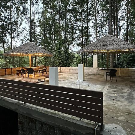 100 Oaks Estate Hotel Yercaud Buitenkant foto