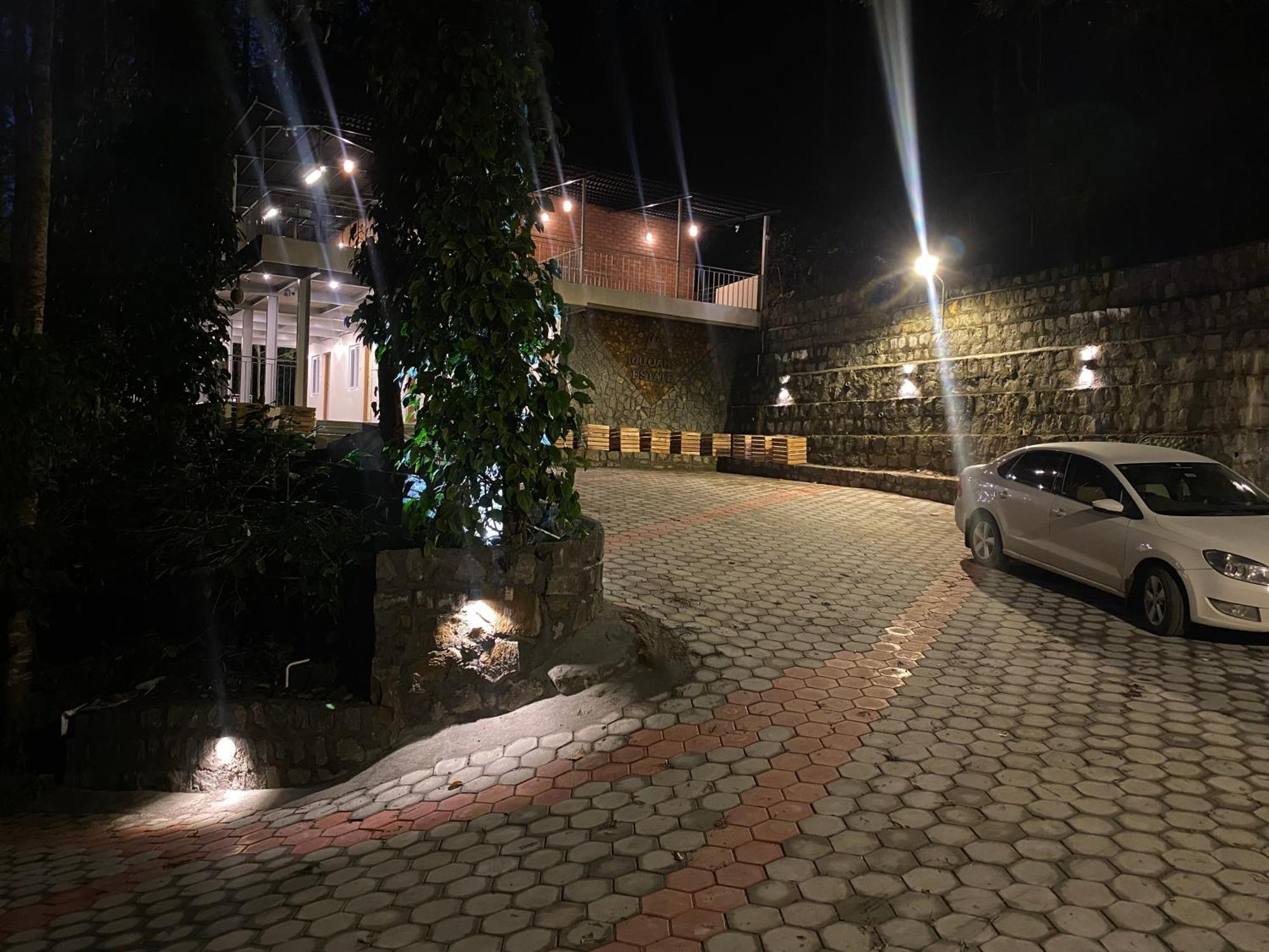 100 Oaks Estate Hotel Yercaud Buitenkant foto