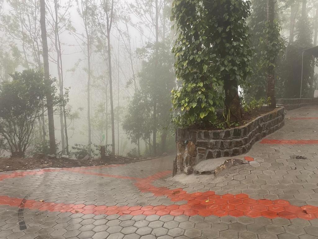 100 Oaks Estate Hotel Yercaud Buitenkant foto