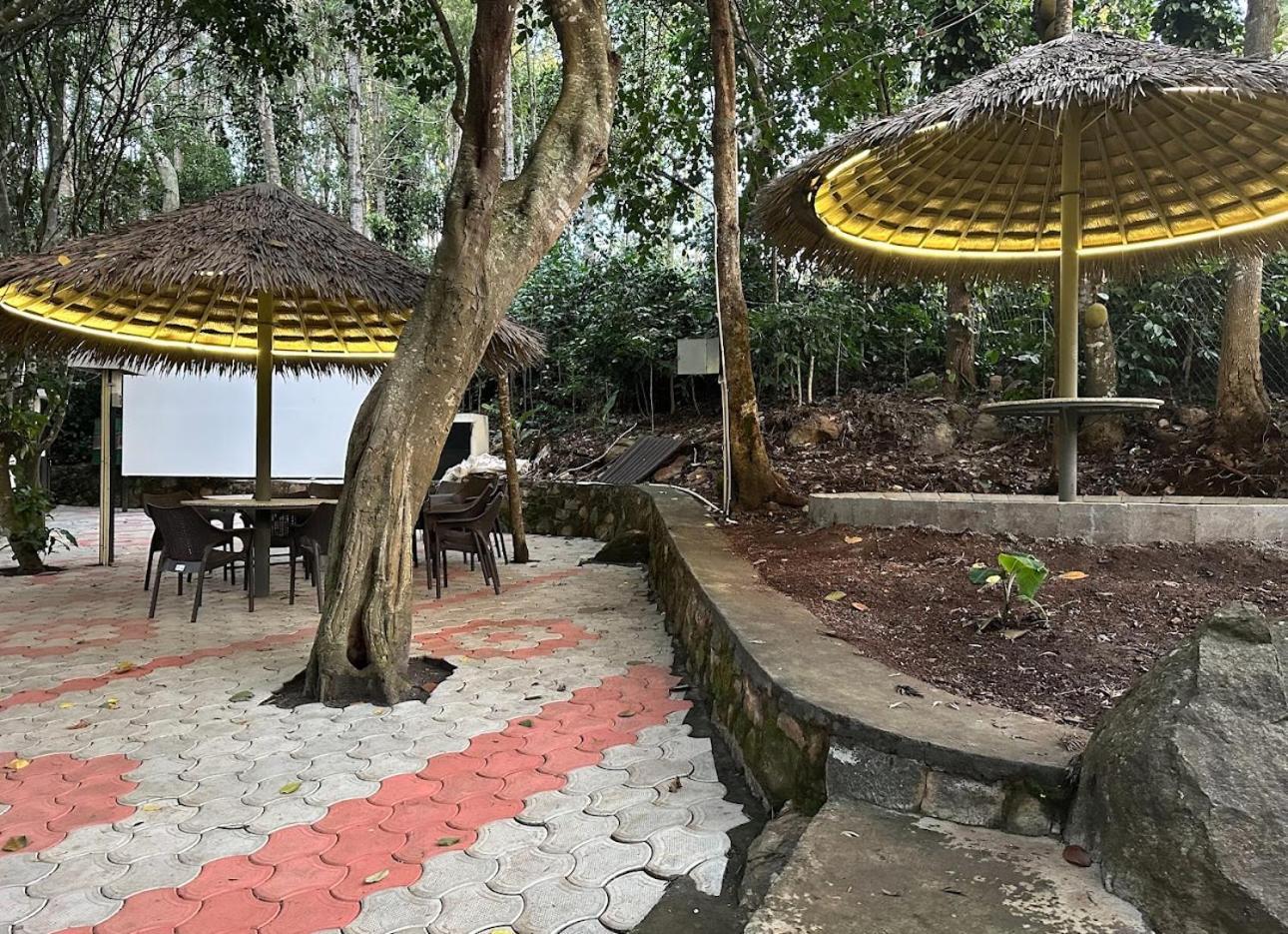 100 Oaks Estate Hotel Yercaud Buitenkant foto