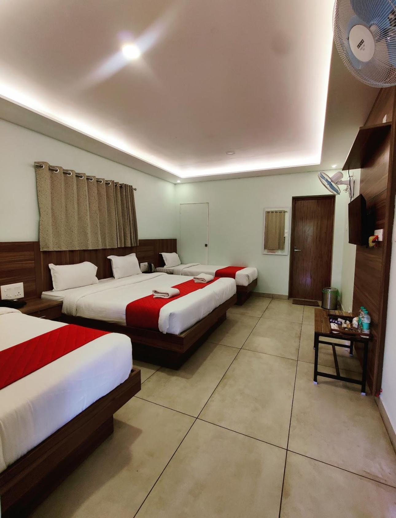 100 Oaks Estate Hotel Yercaud Buitenkant foto