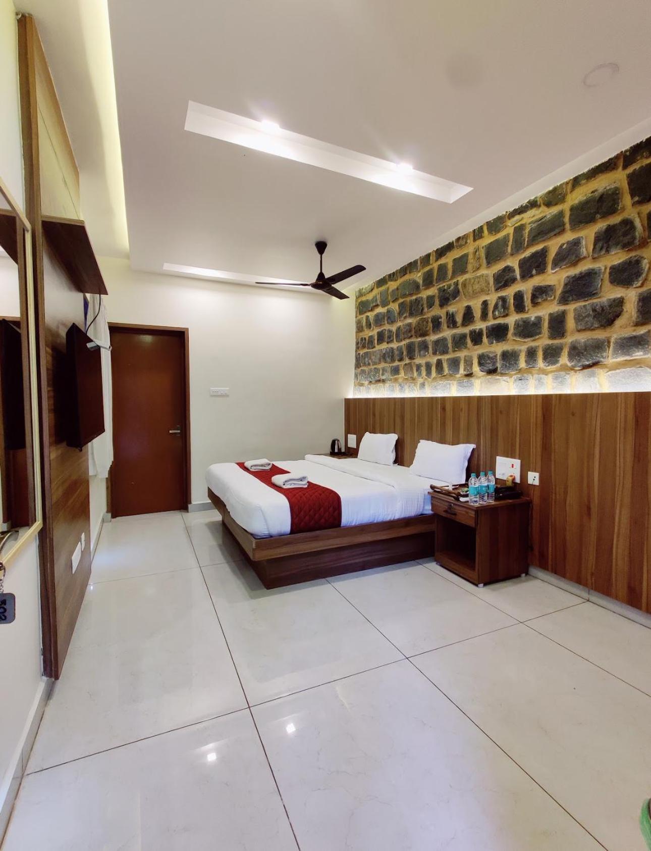 100 Oaks Estate Hotel Yercaud Buitenkant foto