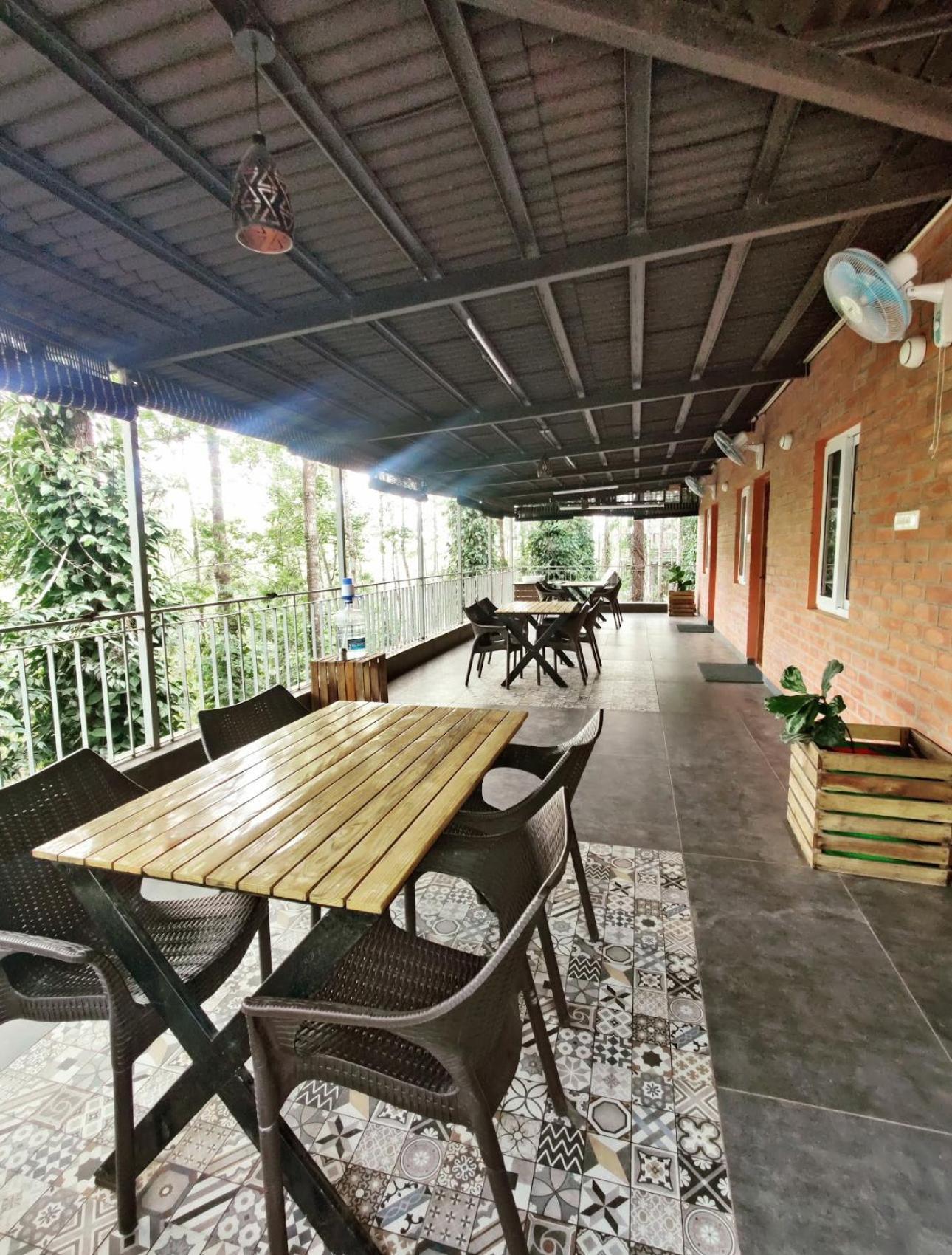 100 Oaks Estate Hotel Yercaud Buitenkant foto
